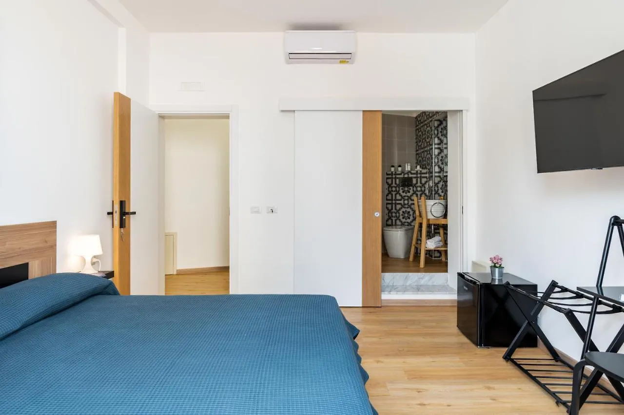 Catania Central Guest House - Rooms With Balcony 0*,  Italy