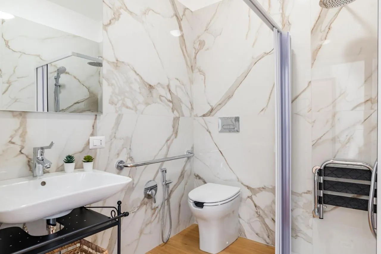 Catania Central Guest House - Rooms With Balcony